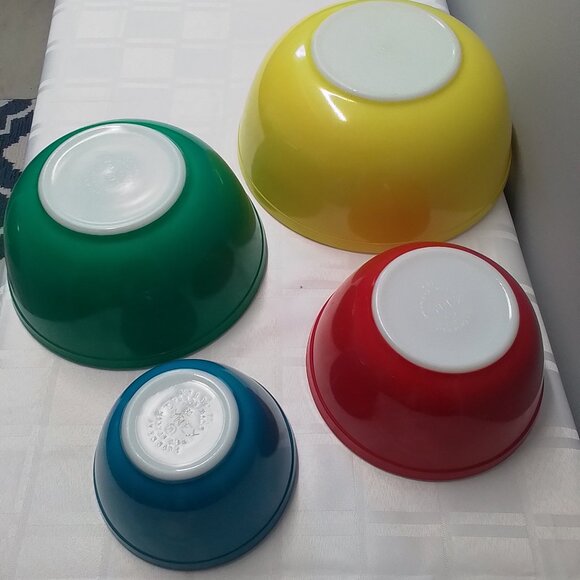 Vintage Pyrex Mixing bowls 'Primary Colours' set - Picture 3 of 5
